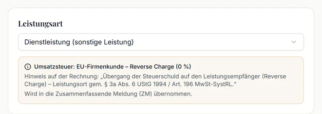 Bereich „Leistungsart“ in einer neuen Rechnung mit dem Hinweis „EU-Firmenkunde – Reverse Charge (0 %)“